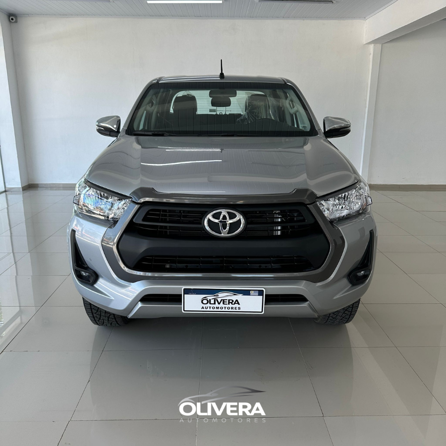 TOYOTA HILUX SR 4X2 NAFTA