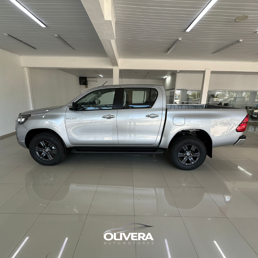 TOYOTA HILUX SR 4X2 NAFTA