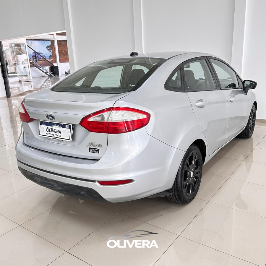 FORD FIESTA SEDAN SE AT