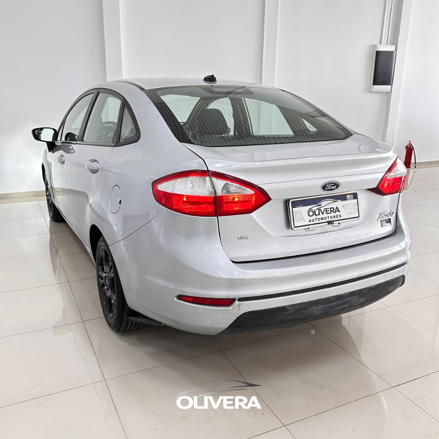 FORD FIESTA SEDAN SE AT