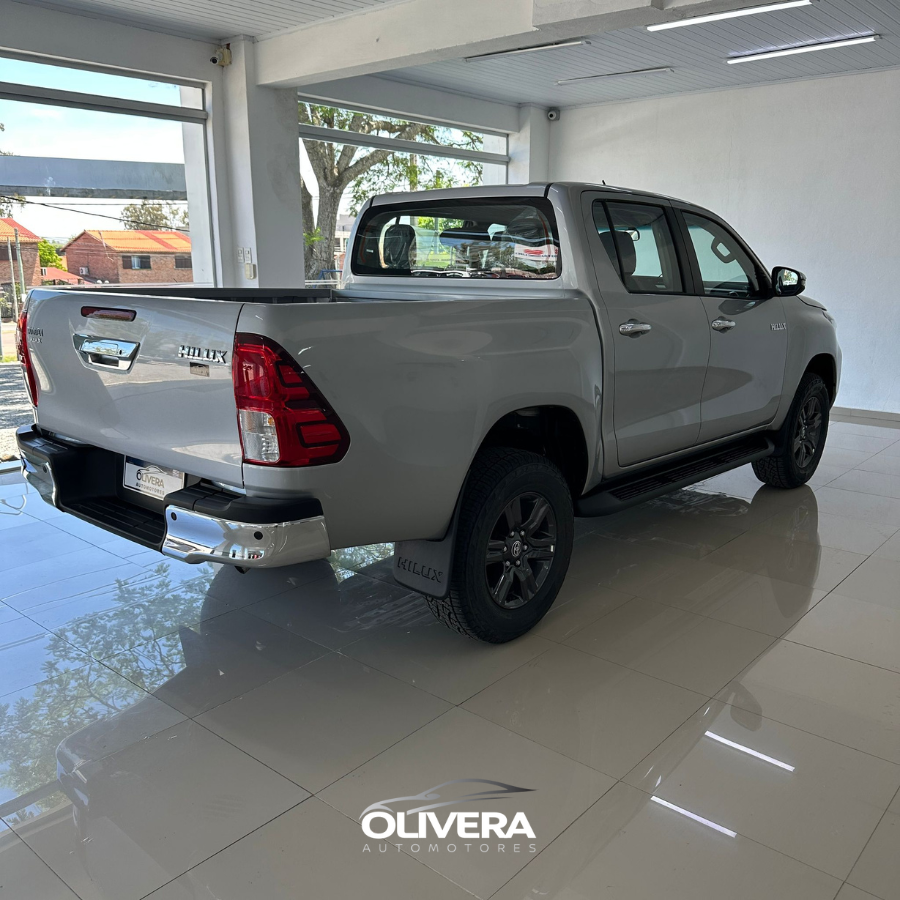 TOYOTA HILUX SR 4X2 NAFTA