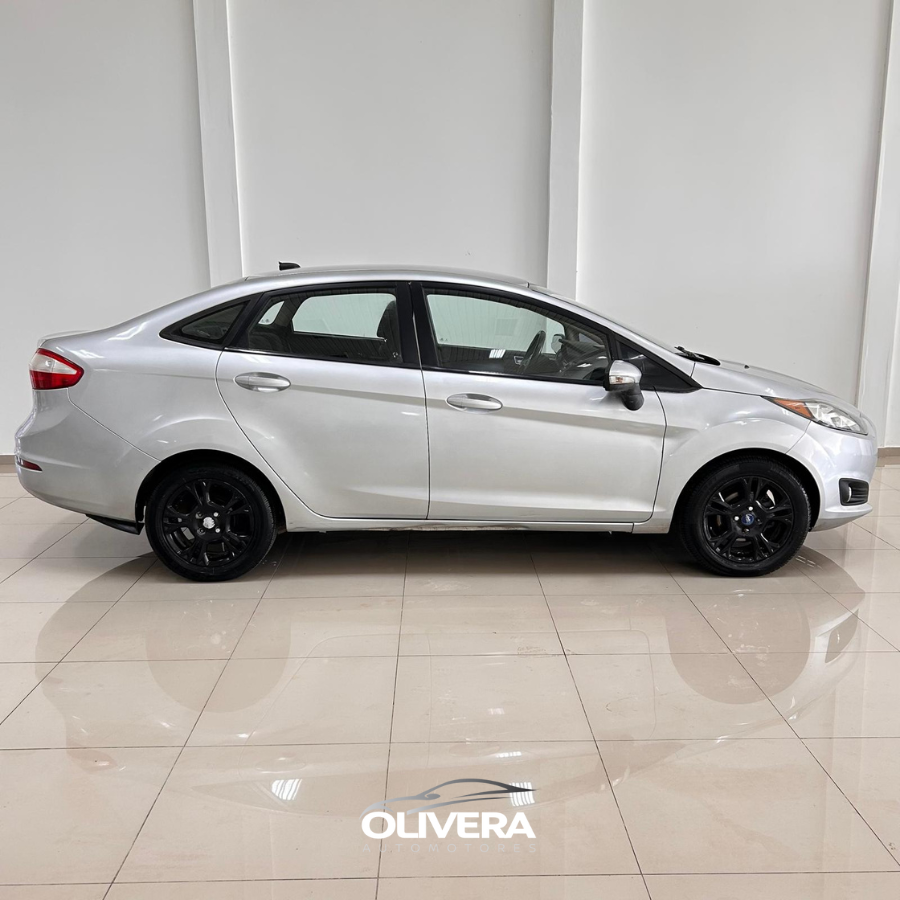 FORD FIESTA SEDAN SE AT
