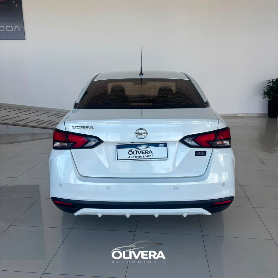 NISSAN VERSA ADVANCE MT