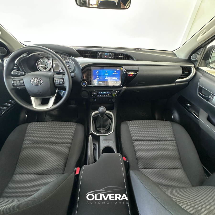 TOYOTA HILUX SR 4X2 NAFTA