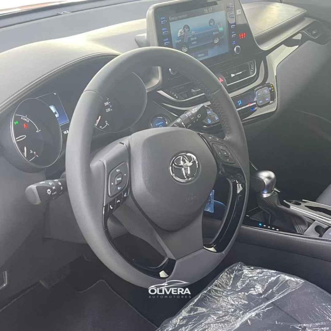 TOYOTA CHR LUXURY HIBRID