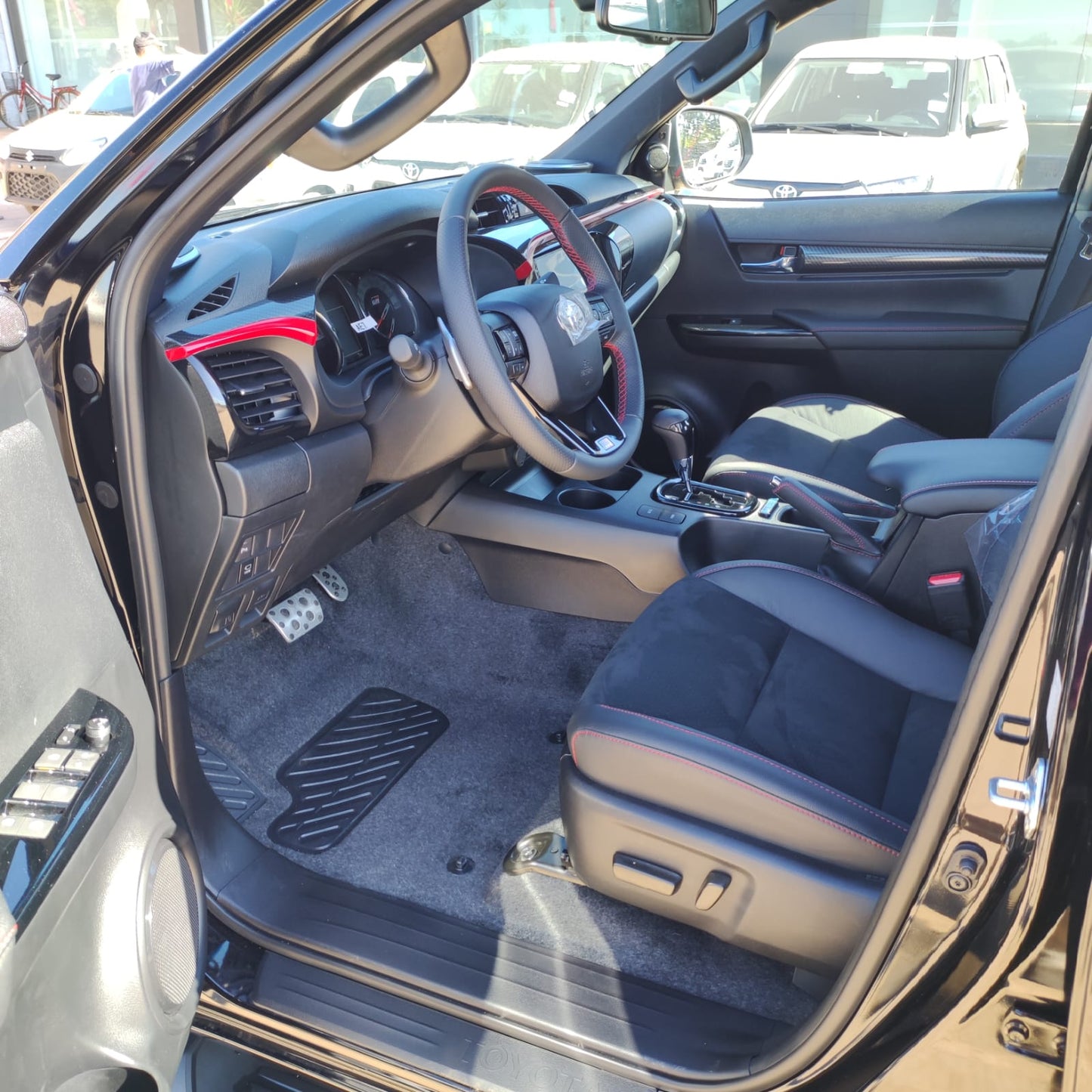 TOYOTA HILUX GR 4X4 AT