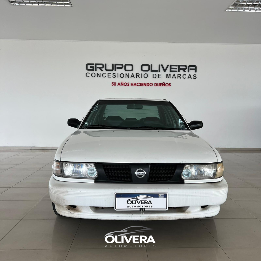 NISSAN SENTRA CON AIRE