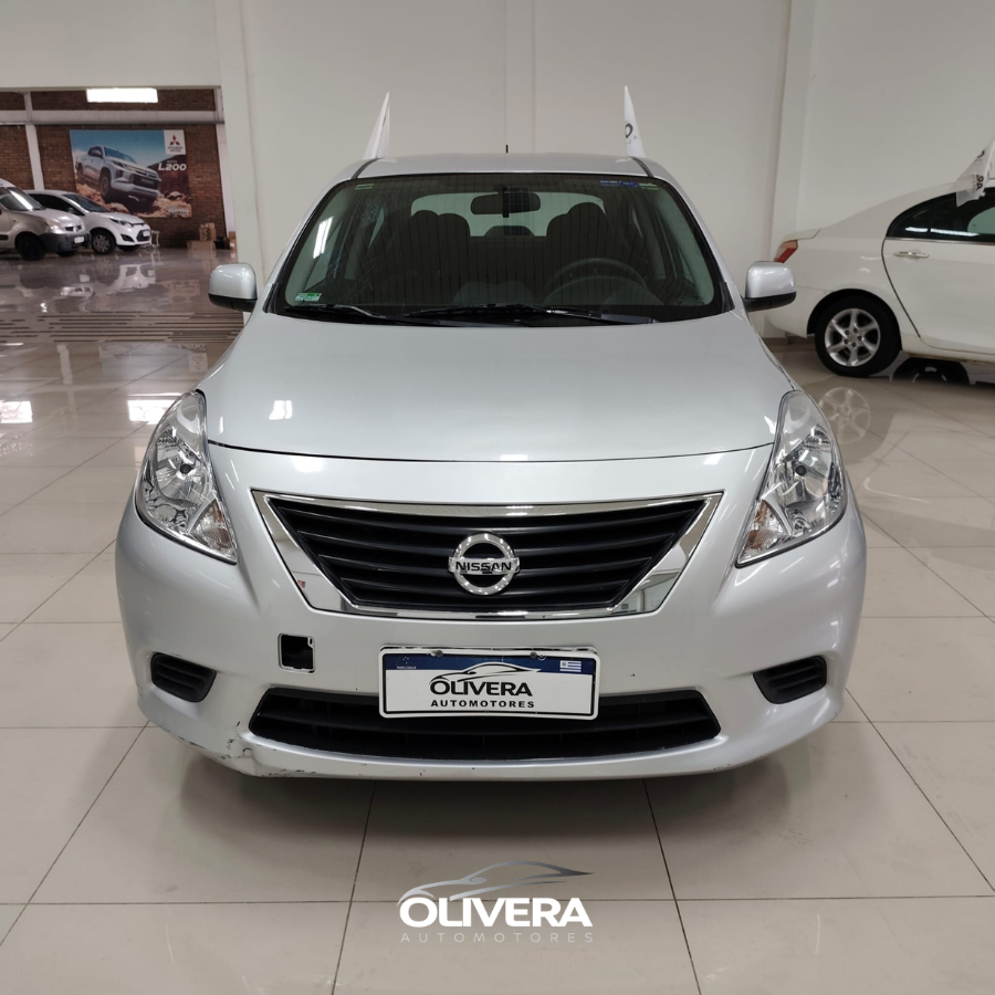 NISSAN VERSA FULL AT