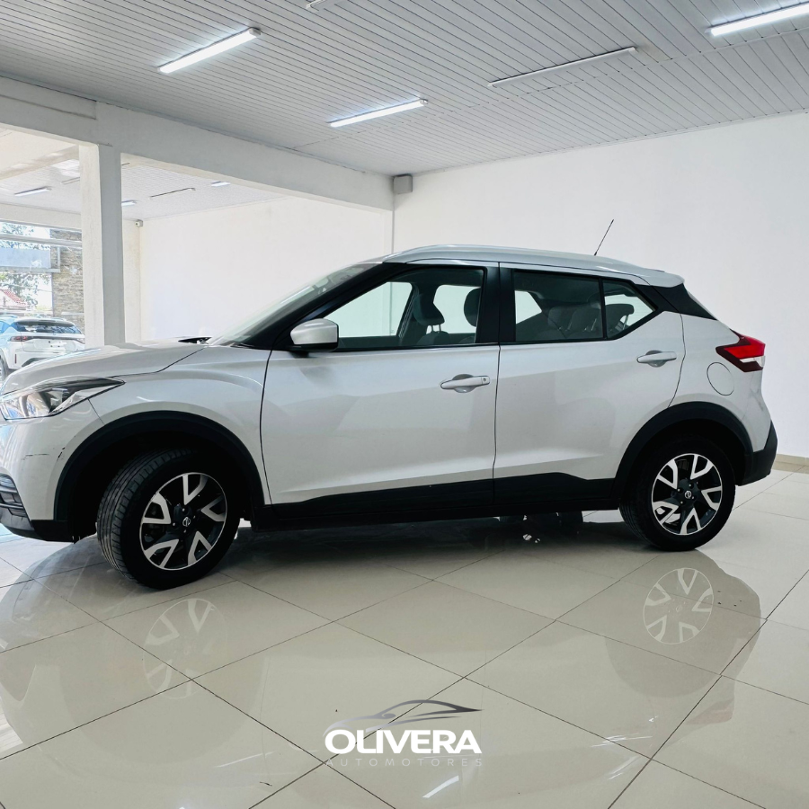 NISSAN KICKS MT
