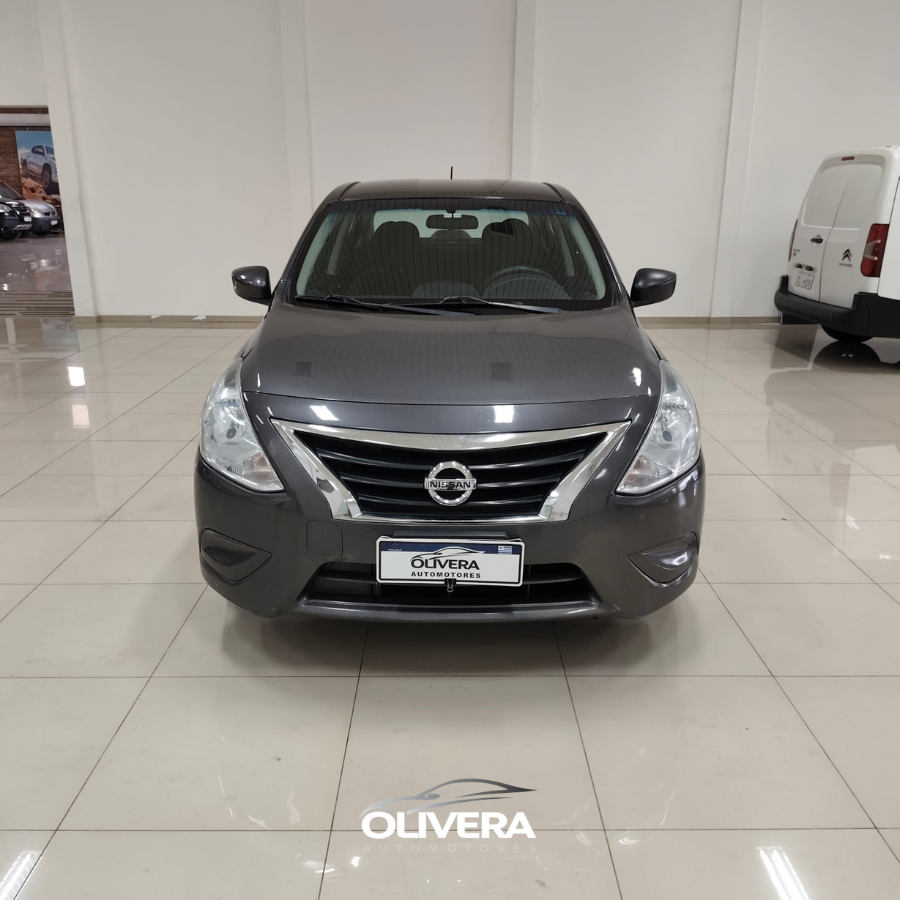 NISSAN VERSA AUTOMATICO