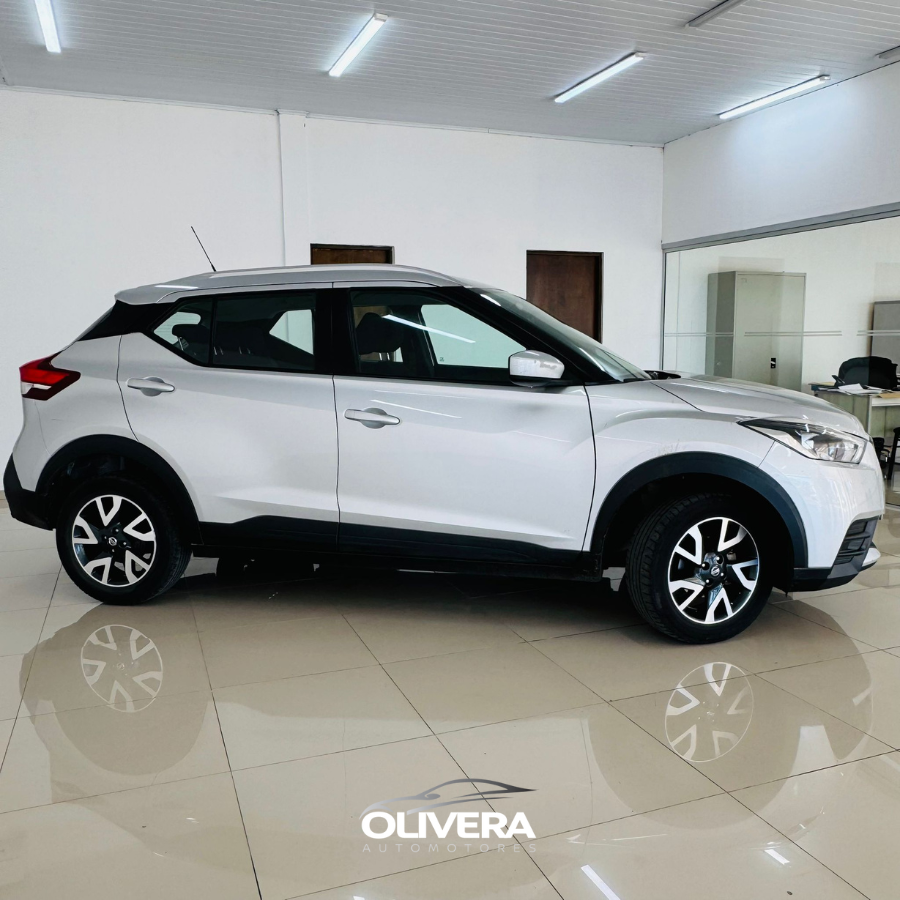 NISSAN KICKS MT