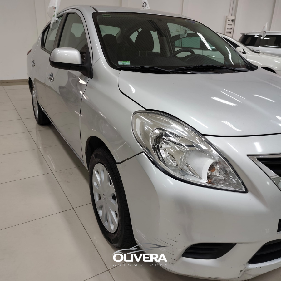 NISSAN VERSA FULL AT