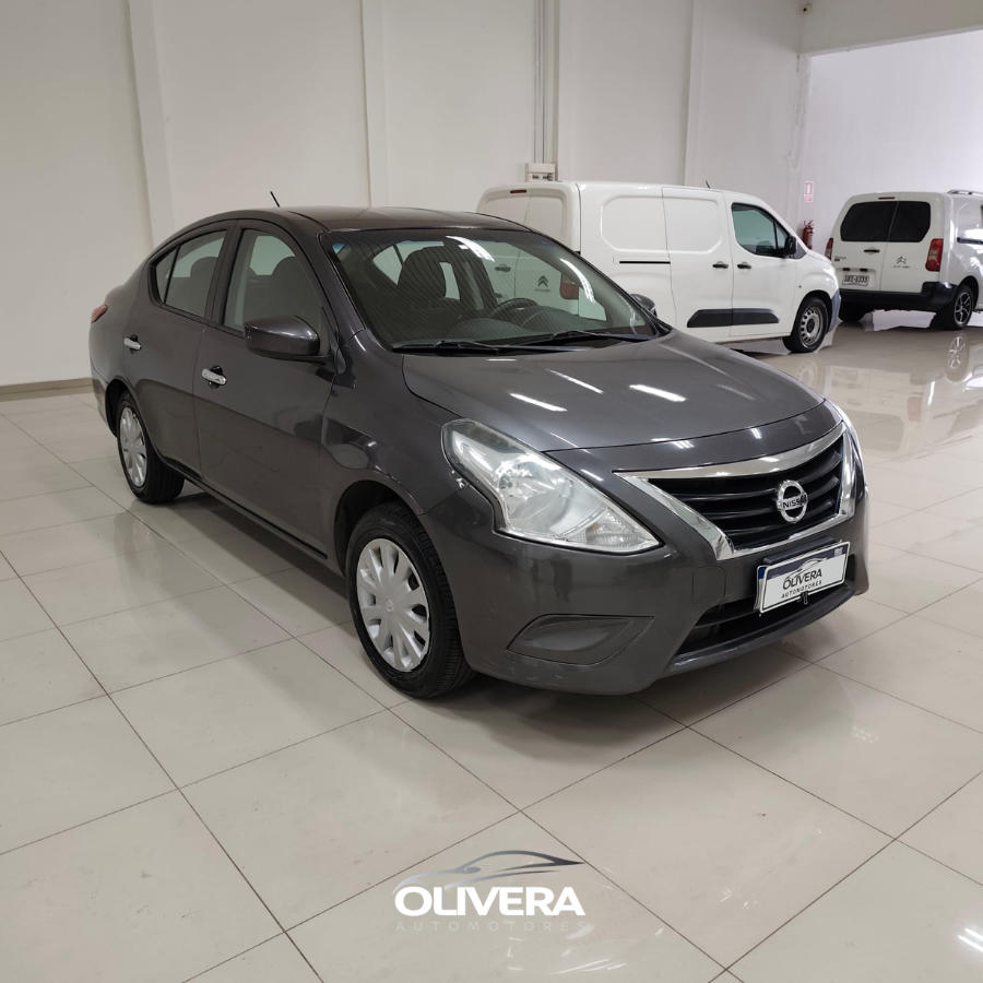 NISSAN VERSA AUTOMATICO