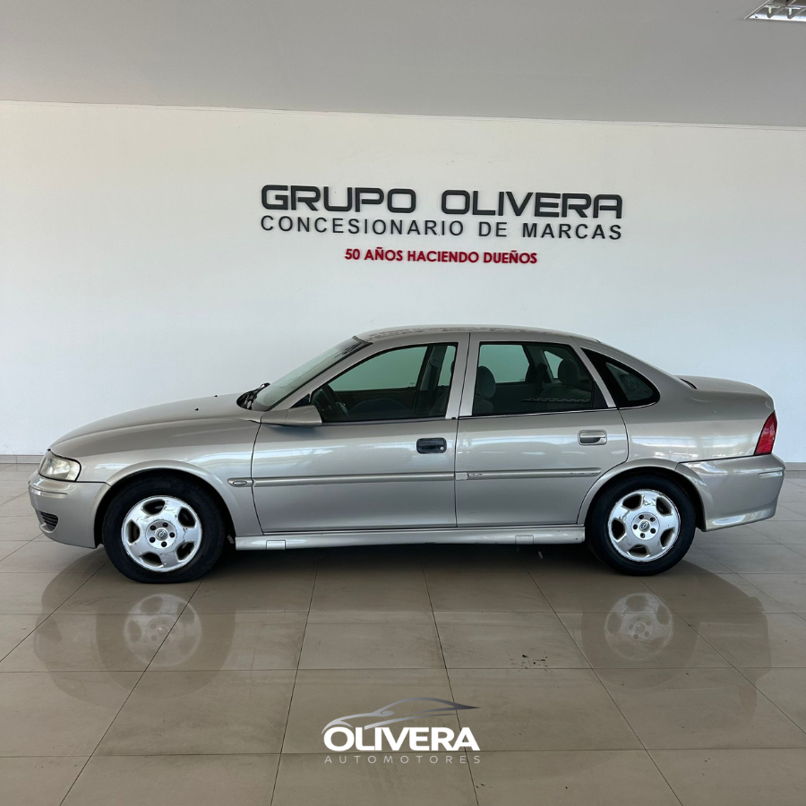 CHEVROLET VECTRA CD 2.2 AT