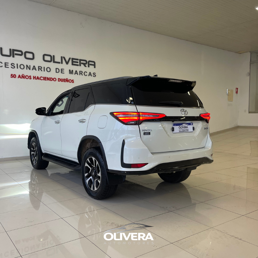 TOYOTA FORTUNER DIAMOND V6 4X4 AT