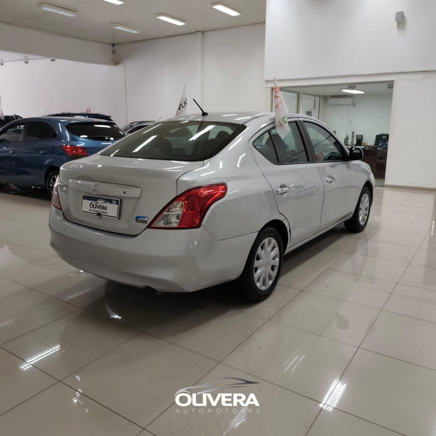 NISSAN VERSA FULL AT