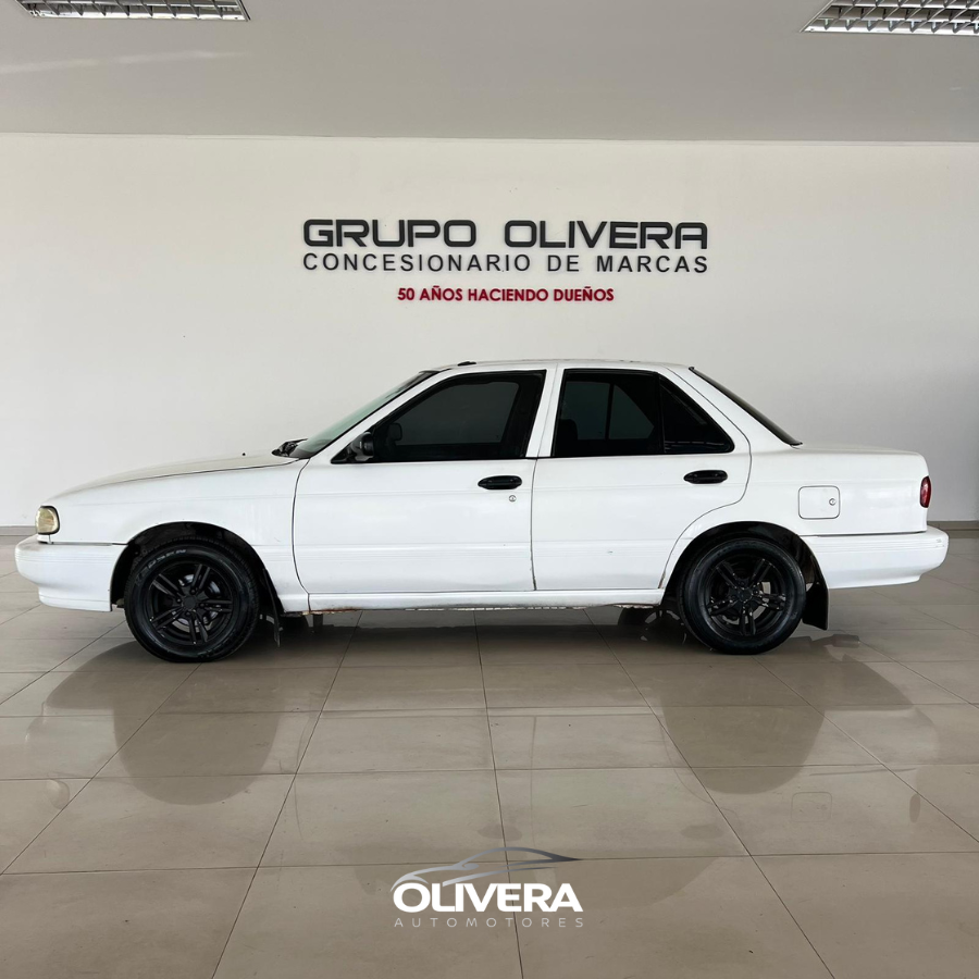 NISSAN SENTRA CON AIRE