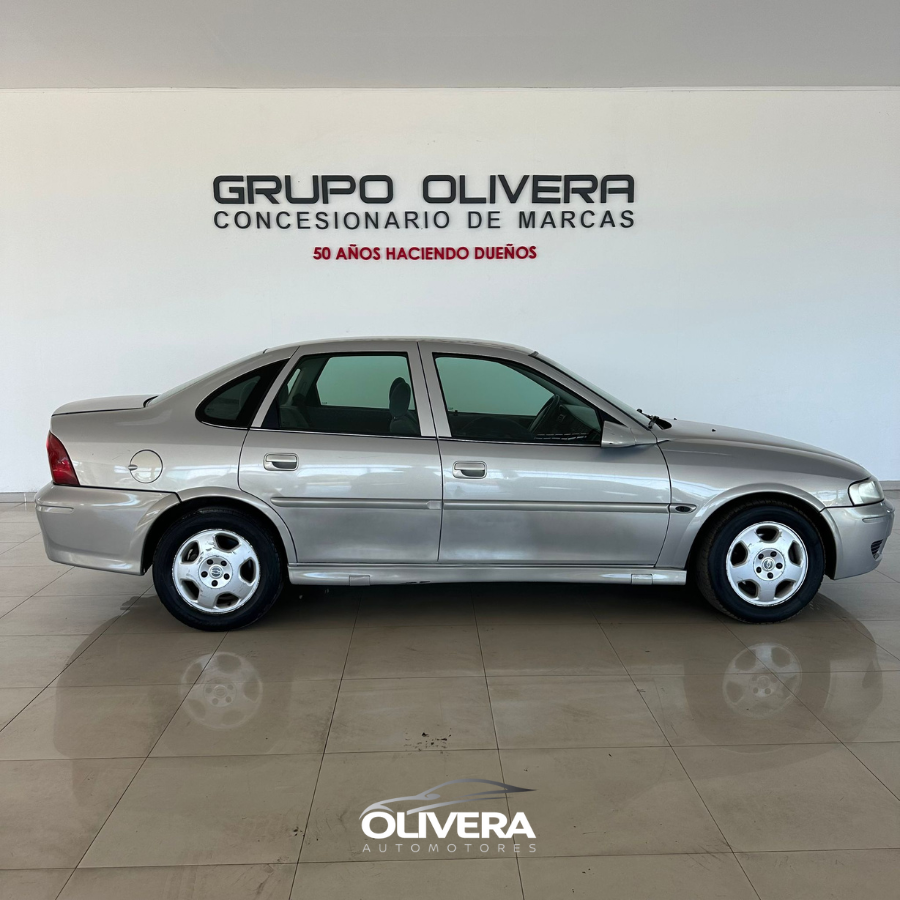 CHEVROLET VECTRA CD 2.2 AT