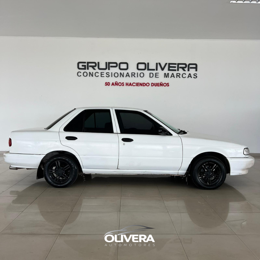 NISSAN SENTRA CON AIRE