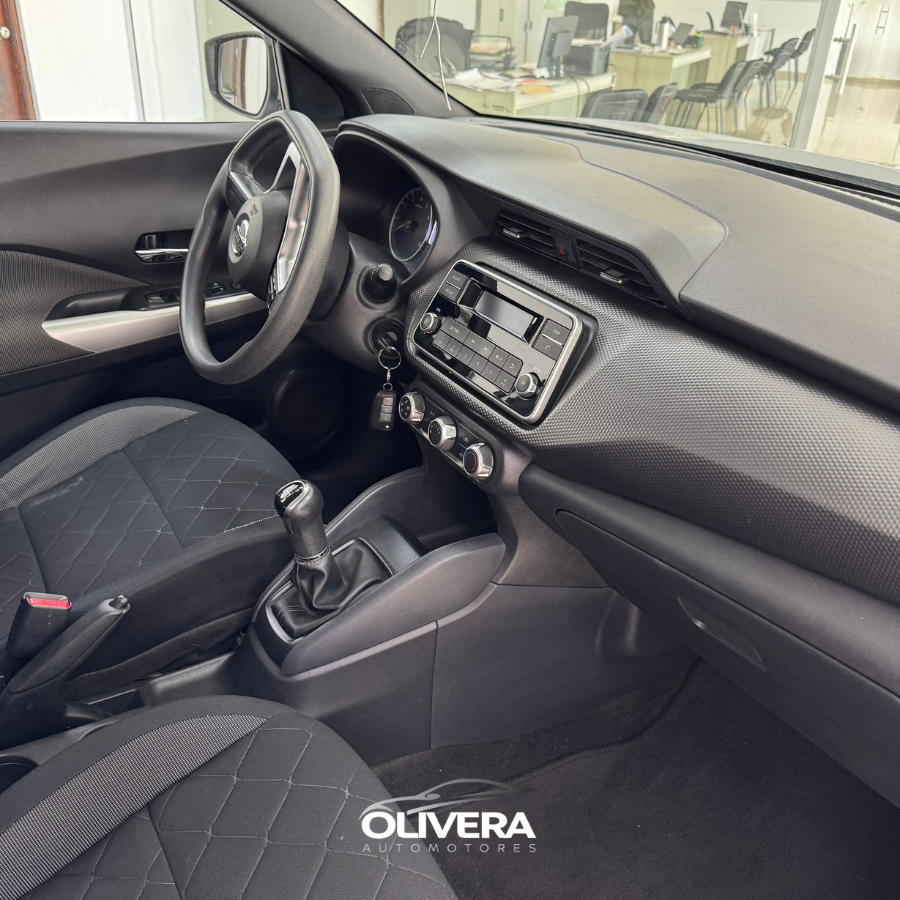 NISSAN KICKS MT
