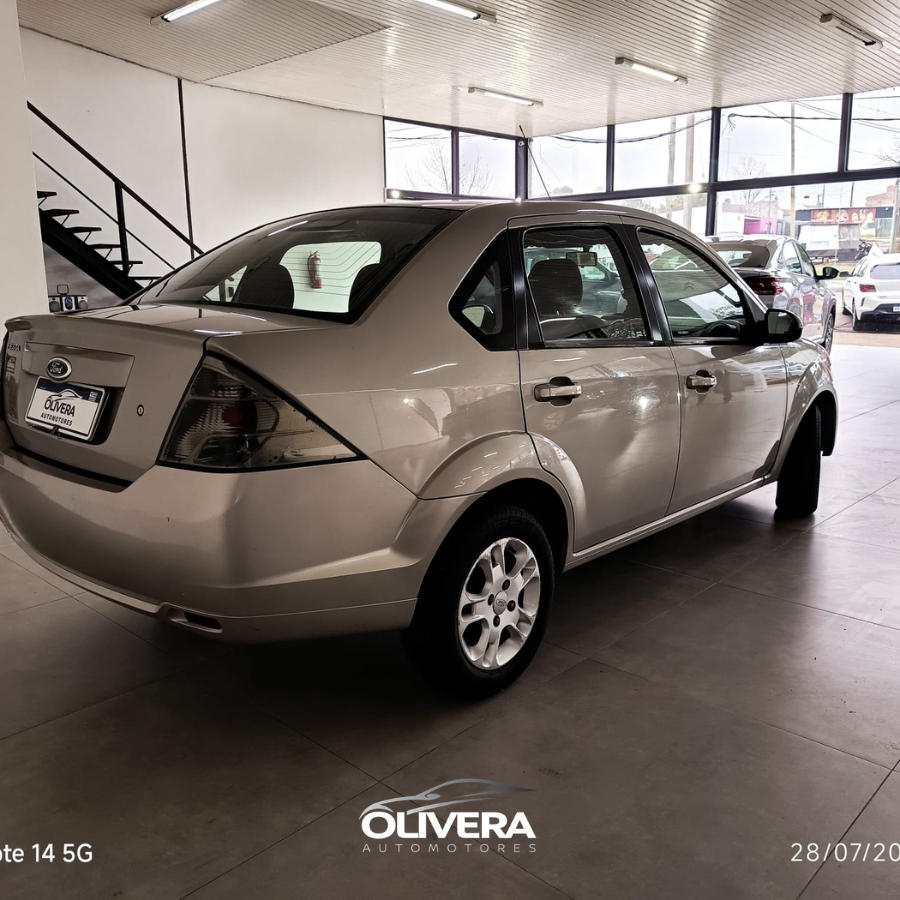 FORD FIESTA 1.6
