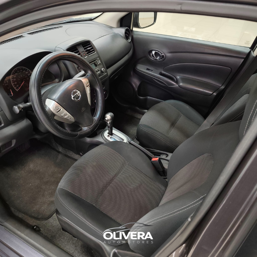NISSAN VERSA AUTOMATICO
