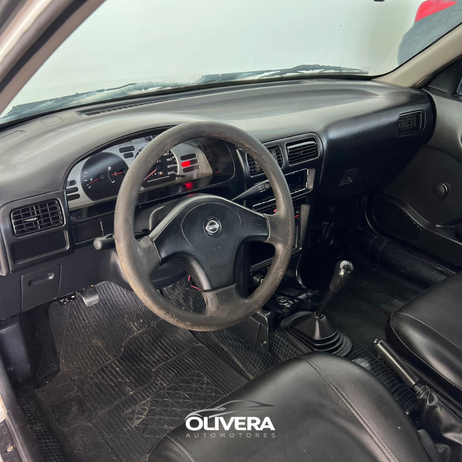 NISSAN SENTRA CON AIRE