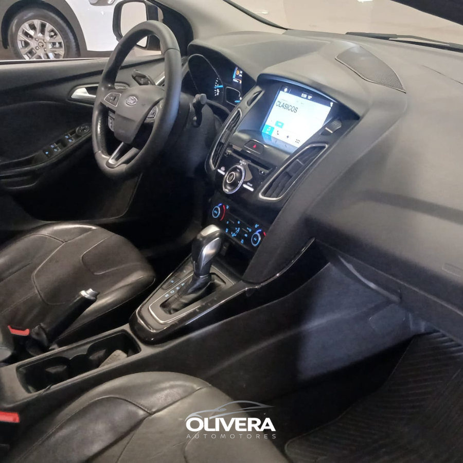 FORD FOCUS TITANIUM