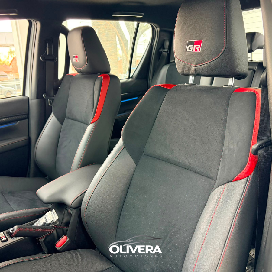 TOYOTA HILUX GRS 4X4 AT DIESEL