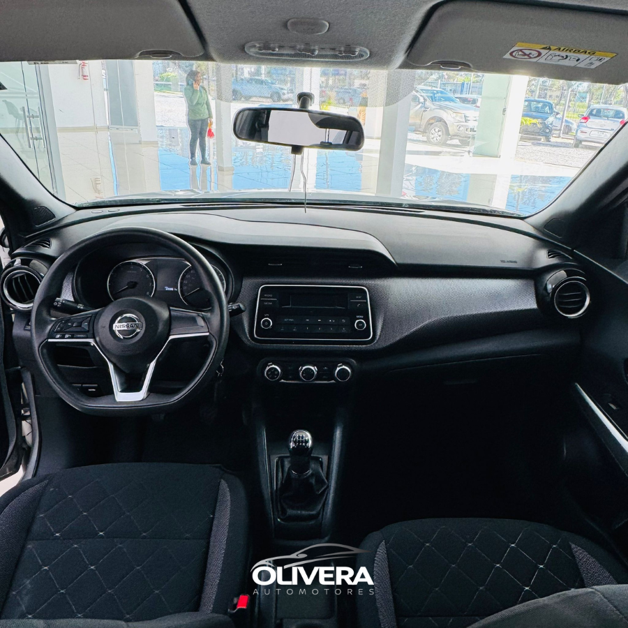 NISSAN KICKS MT