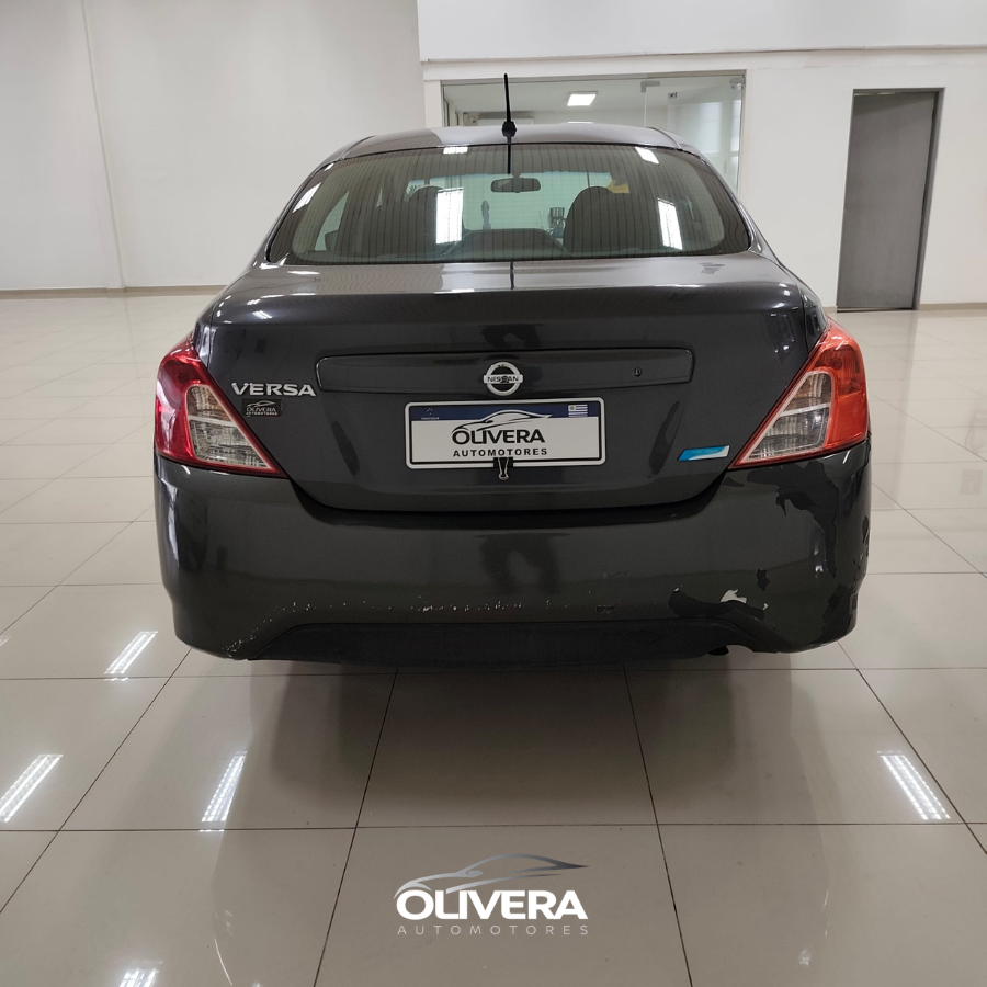 NISSAN VERSA AUTOMATICO