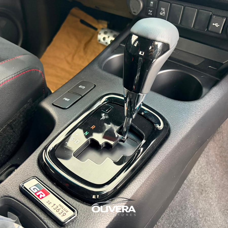 TOYOTA HILUX GRS 4X4 AT DIESEL